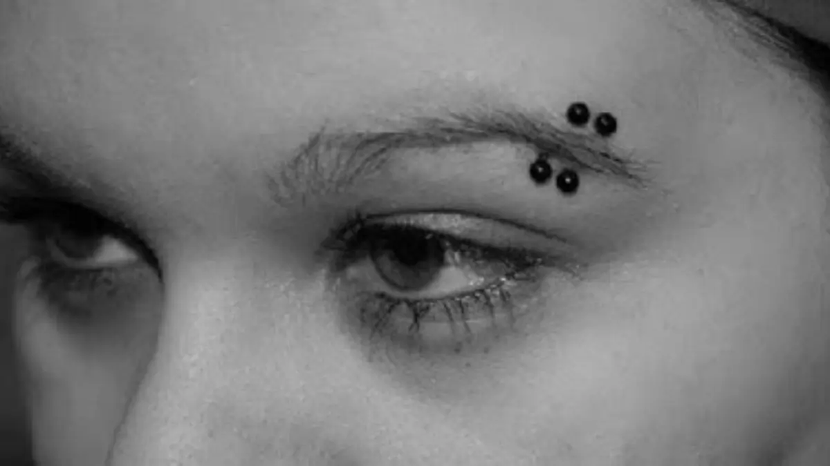 double-eyebrow-piercing