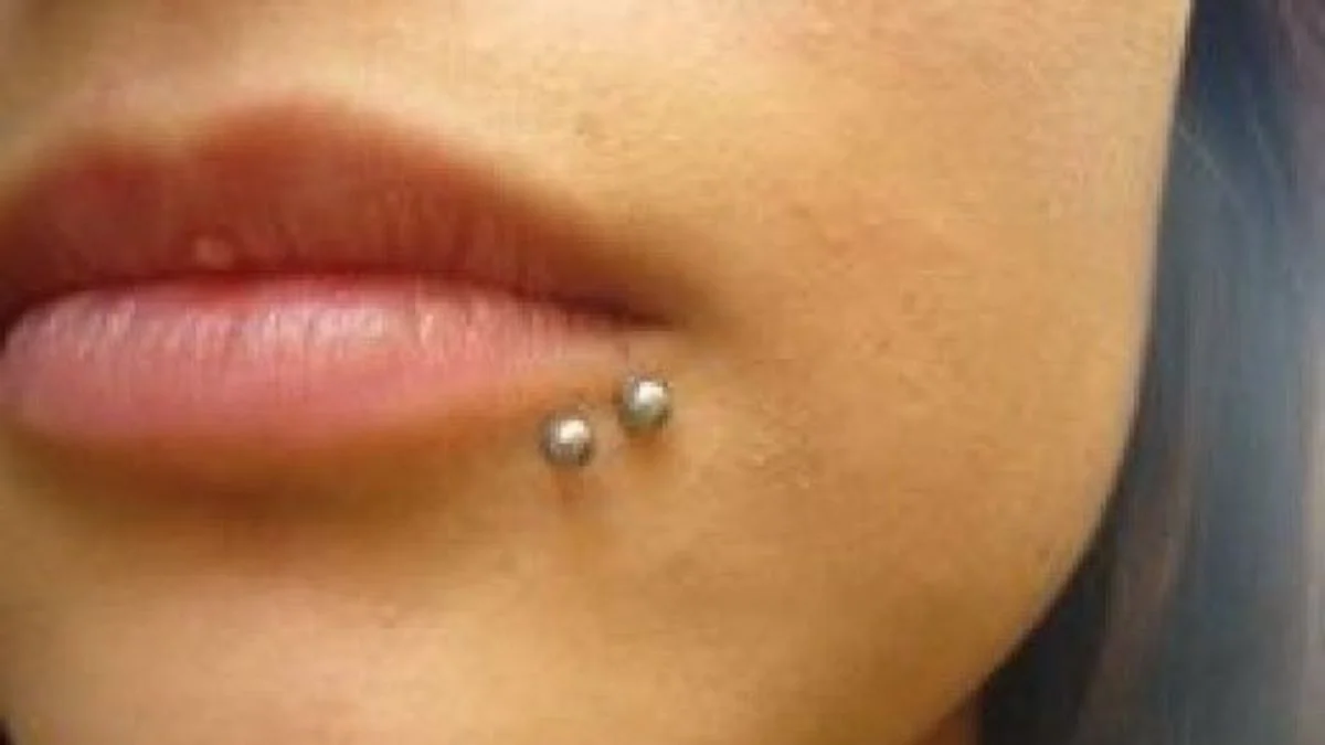 spider-bite-lip-piercing